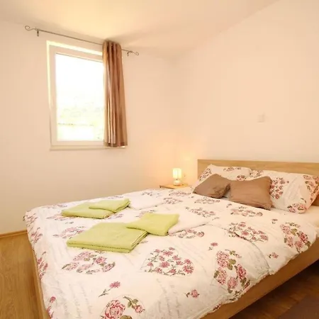 In Mit Eigenem Balkon Baska (Krk)