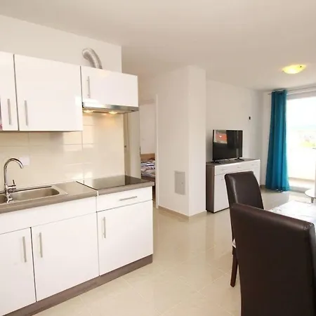 Apartment In Mit Eigenem Balkon Baska (Krk)