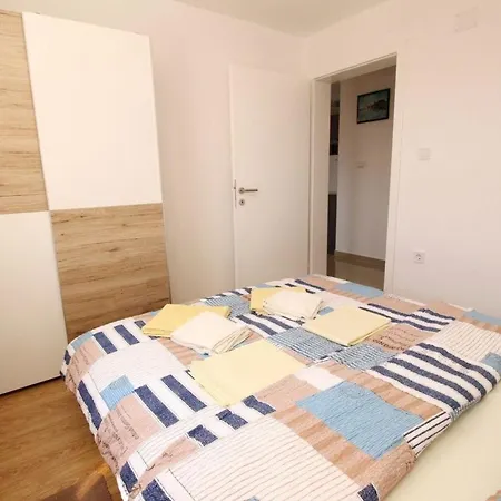 In Mit Eigenem Balkon Baska (Krk)